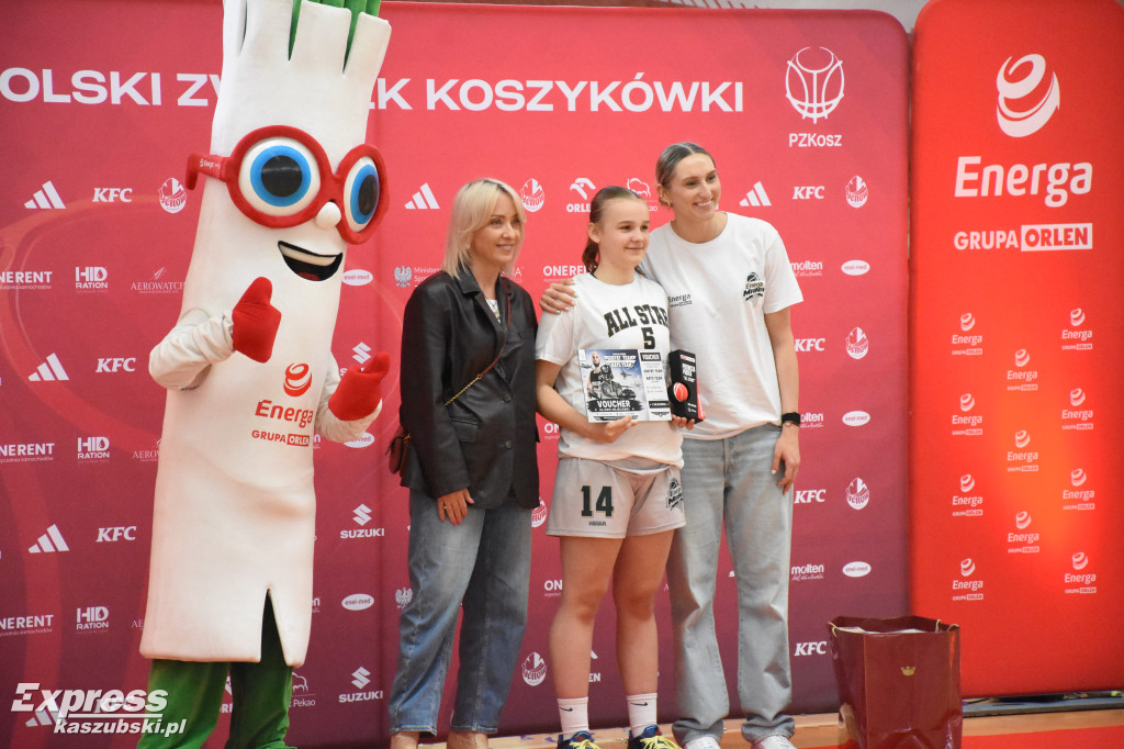 Finałowy Mecz turnieju U13 kobiet w Sierakowicach