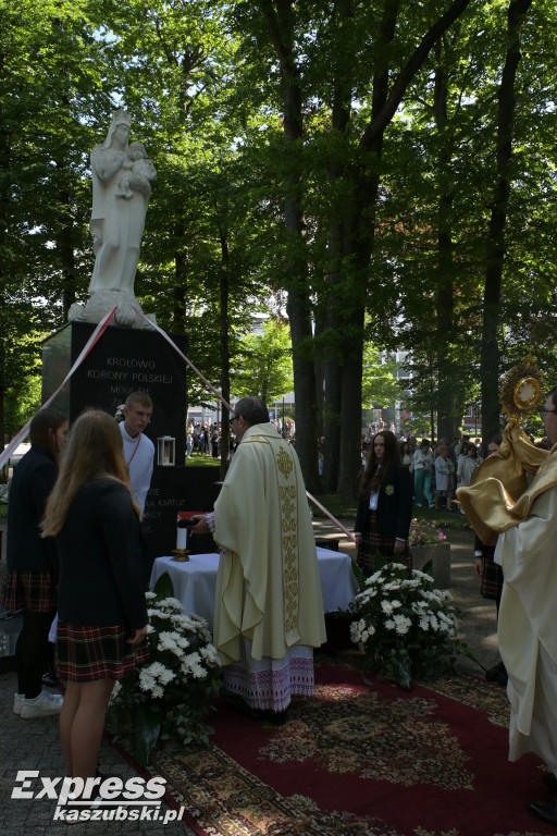 Procesja Bożego Ciała w parafii pw. św. Kazimierza w Kartuzach
