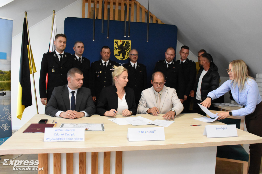 Podpisano umowy na dofinansowanie sprzętu dla OSP