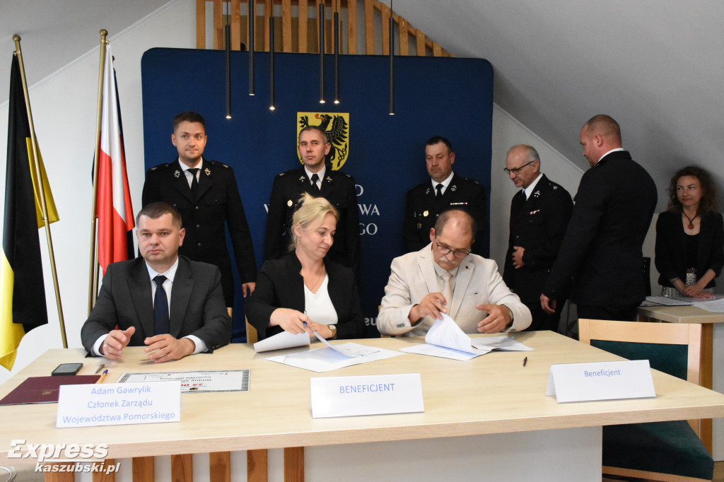 Podpisano umowy na dofinansowanie sprzętu dla OSP