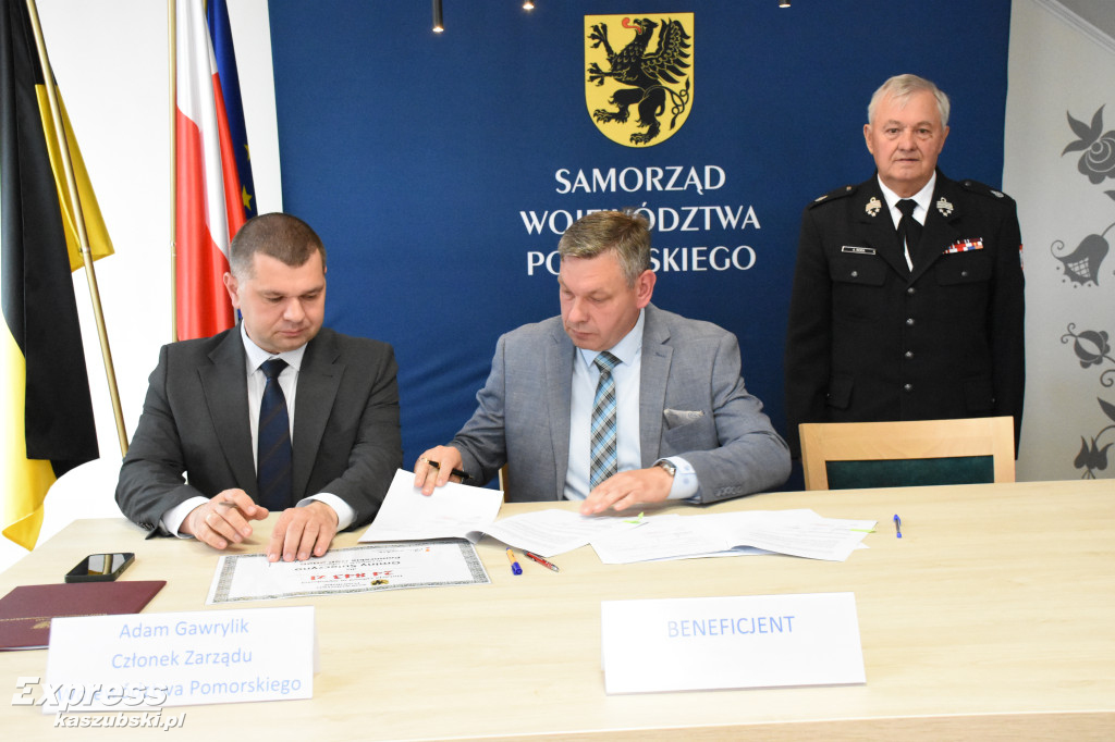 Podpisano umowy na dofinansowanie sprzętu dla OSP