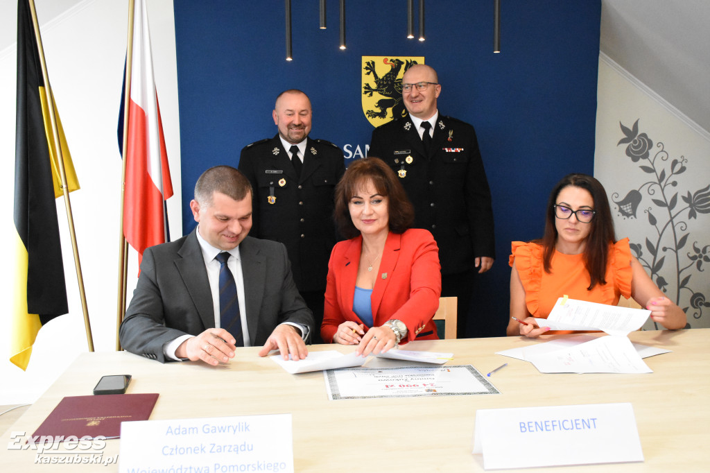 Podpisano umowy na dofinansowanie sprzętu dla OSP