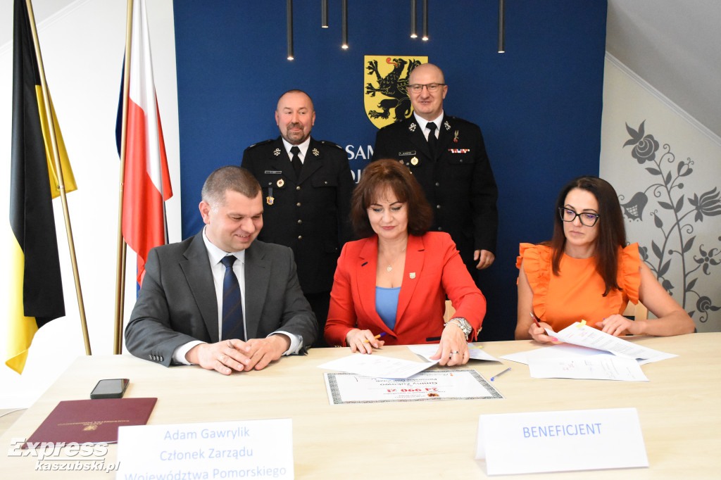 Podpisano umowy na dofinansowanie sprzętu dla OSP