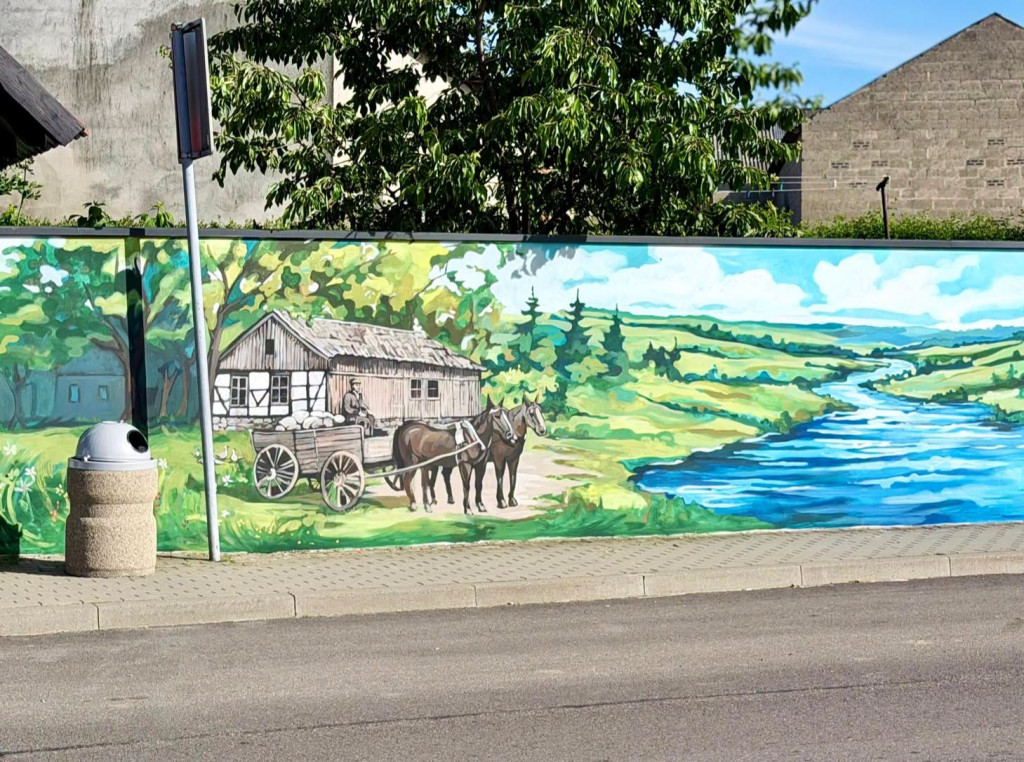 Mural w Tuchlinie w gm. Sierakowice