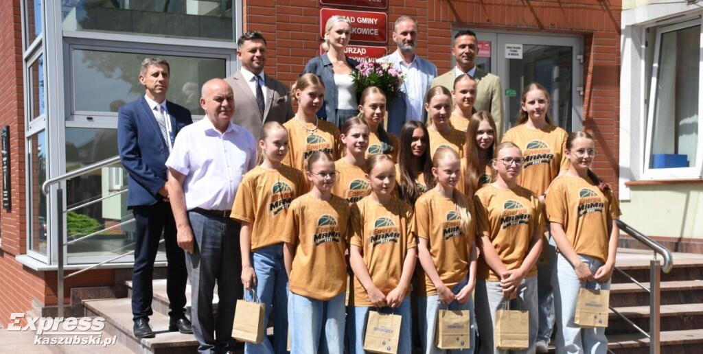 Samorządowcy gratulują sierakowickiej młodzieży