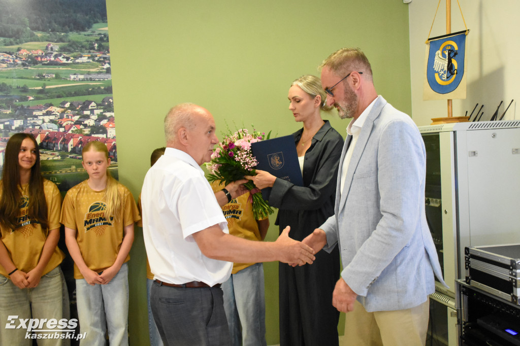 Samorządowcy gratulują sierakowickiej młodzieży