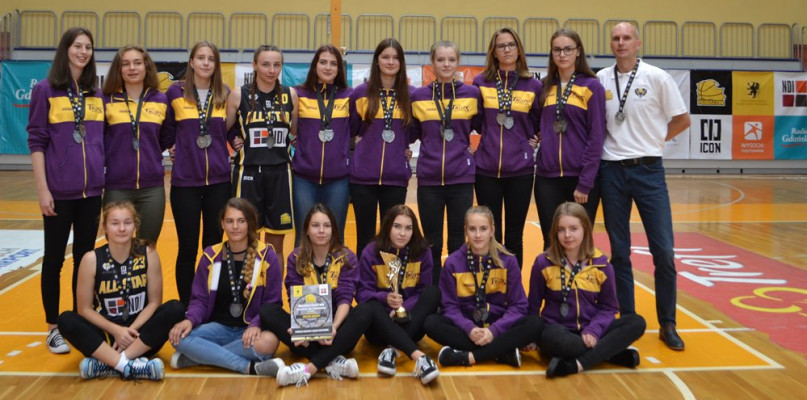 Koszykówka. Klub UKS Bat Kartuzy nagrodzony przez POZK