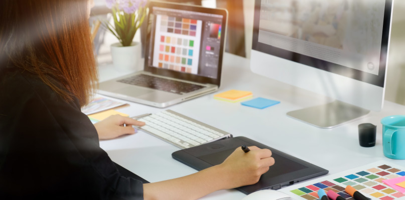 W jakim programie zaprojektuję ulotkę?