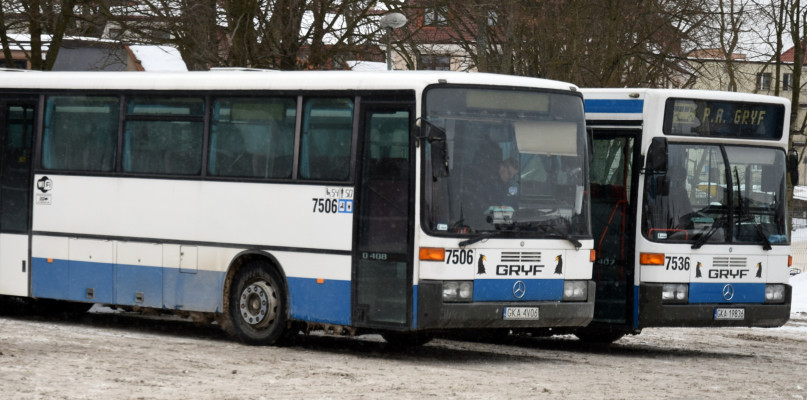 Gryf dowiezie pasażerów do przystanku PKM w Rębiechowie