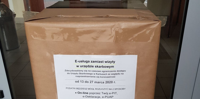 Kartuzy. Urząd Skarbowy zamknięty. Wystawiono urny na dokumenty