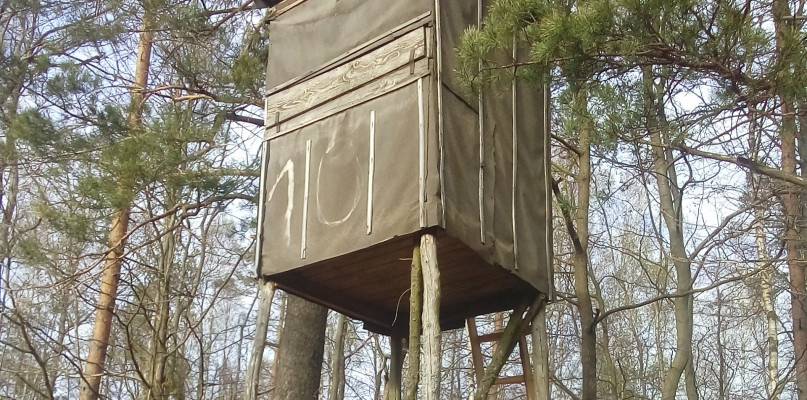 Rolnik: pomagałem stawiać ambonę dla myśliwych, kto ją wyremontuje?