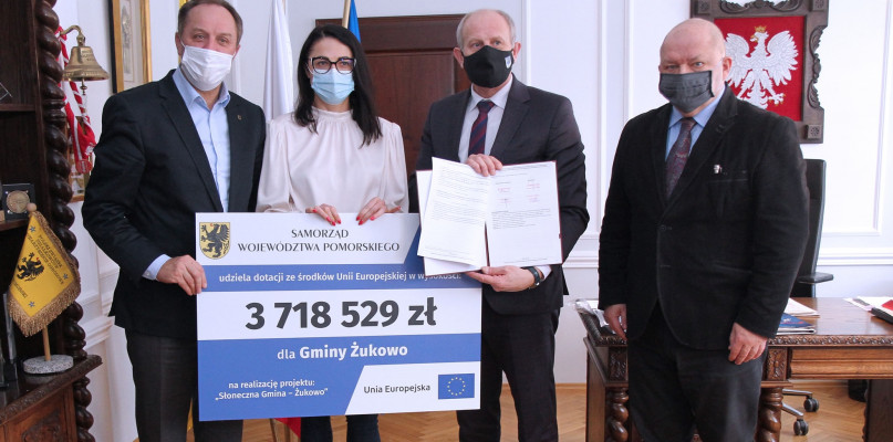 Żukowo pozyskało dużą dotację na wymianę pieców i kolektory słoneczne