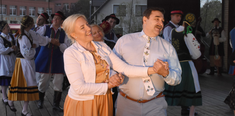 Zabawa taneczna na kaszubską nutę w Sierakowicach. fot.W.D.