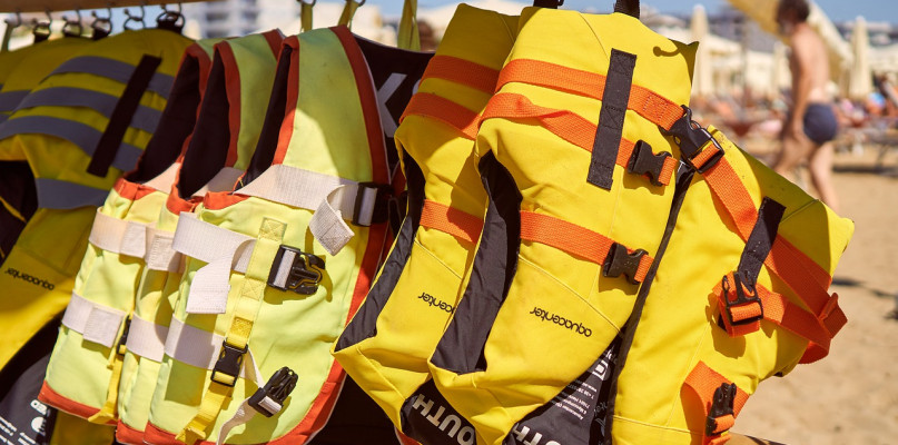 Kamizelka ratunkowa - jak zadbać o bezpieczeństwo na wodzie?