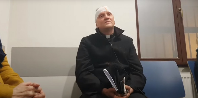 Ksiądz rozbił głowę księdzu. W ruch poszła... pałka teleskopowa