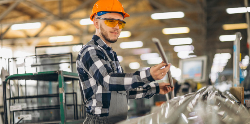 Produkcja profili z tworzyw sztucznych, czyli od projektu do produkcji seryjnej