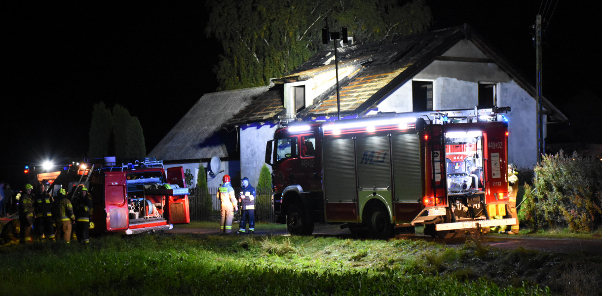 Grzebieniec. Pożar budynku. Poparzony 13-latek trafił do szpitala