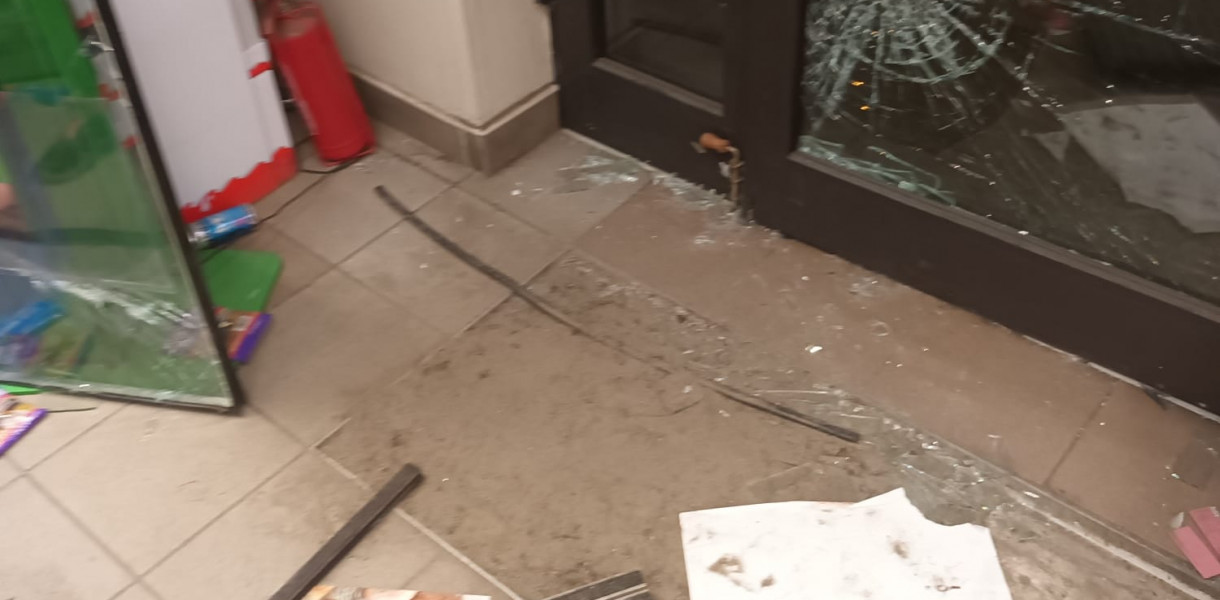 Dzierżążno. Bójka i zdemolowany sklep. Cztery osoby zatrzymane