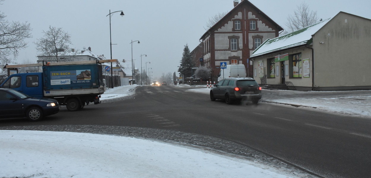 Sierakowice. Rondo czy sygnalizacja na skrzyżowaniu ul. Dworcowej z Piwną?