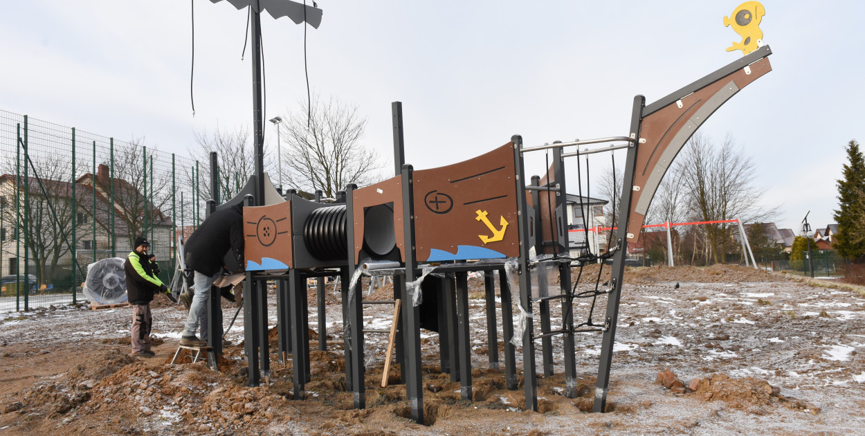 Sierakowice. Rozpoczęła się budowa wyczekiwanego placu zabaw