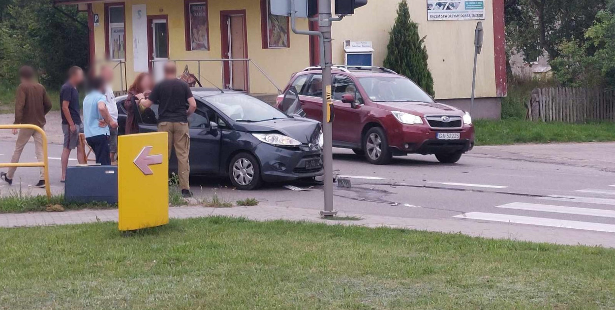 Smętowo Chmieleńskie. Zderzenie dwóch osobówek. Są ranni