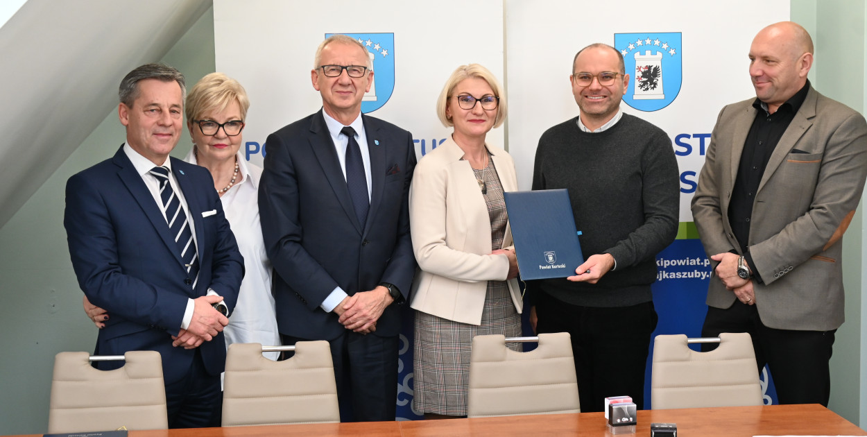 Umowa na remont drogi Borowo-Babi Dół podpisana. fot. Magda Dzienisz