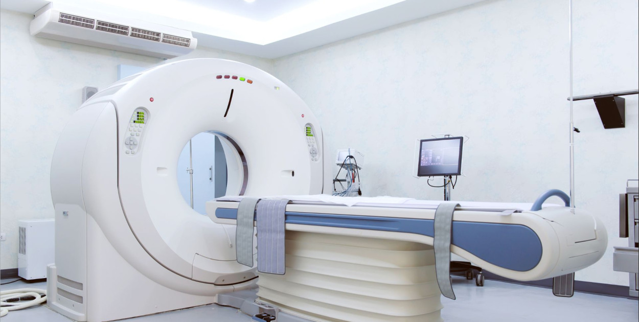 Czeka Cię rezonans magnetyczny? Zobacz, jak spokojnie przetrwać badanie
