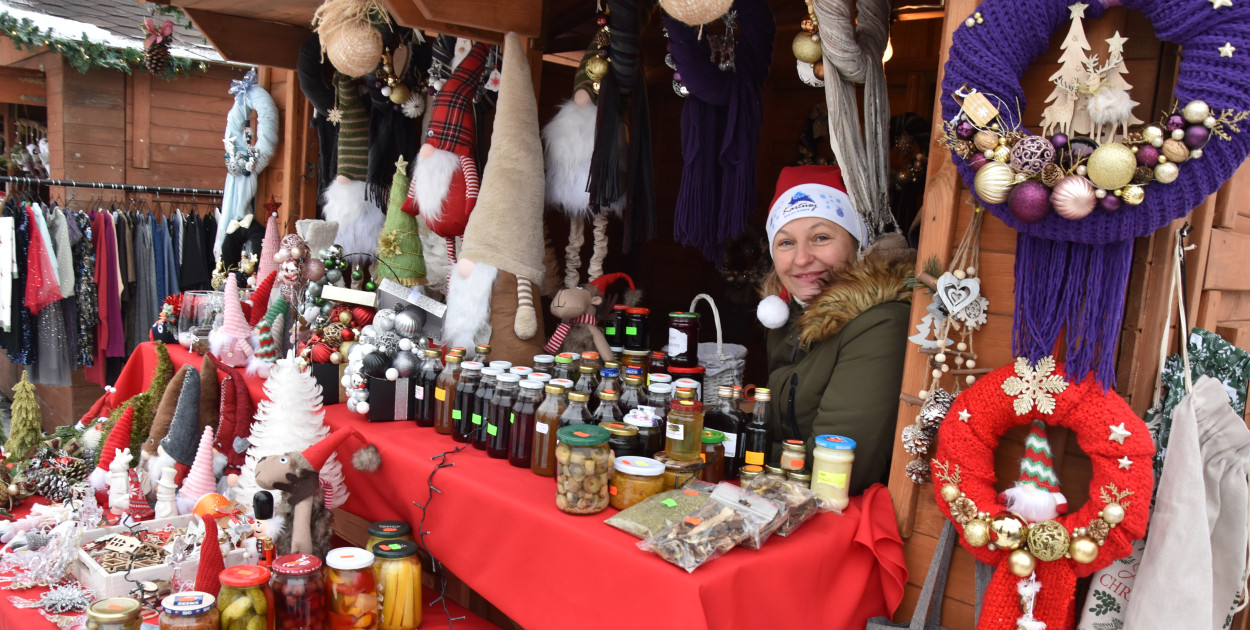 Kartuzy. Na Rynku ruszył Jarmark Świąteczny. Co można kupić?