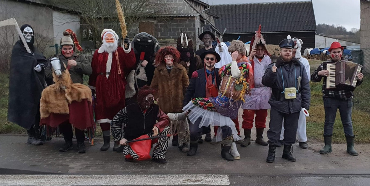 Kolędnicy i XXI wiek. Nie trzeba już ich nasłuchiwać, wystarczy kliknąć