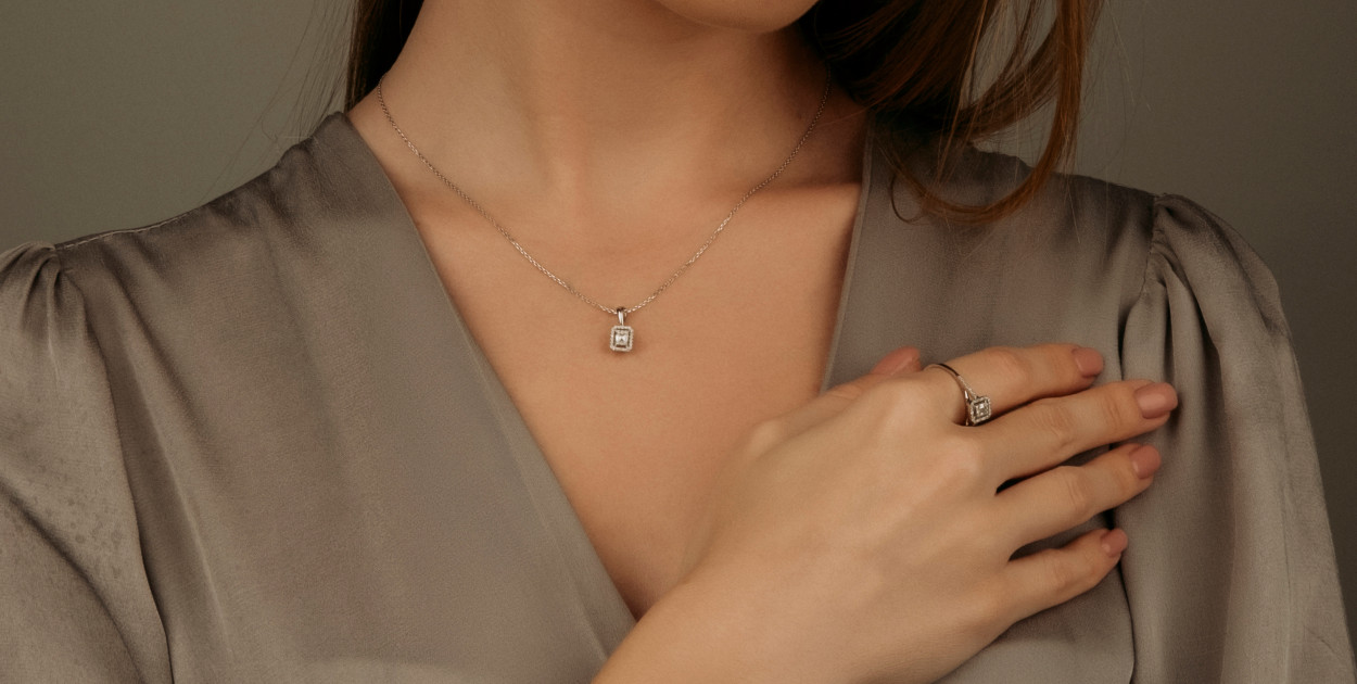 Jaki naszyjnik do dekoltu V?