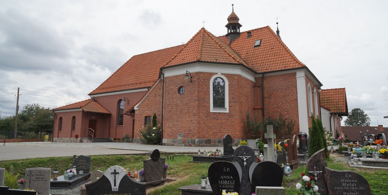 Kiełpino. Nieznani sprawcy włamali się na plebanię. Zginęły m.in. pieniądze