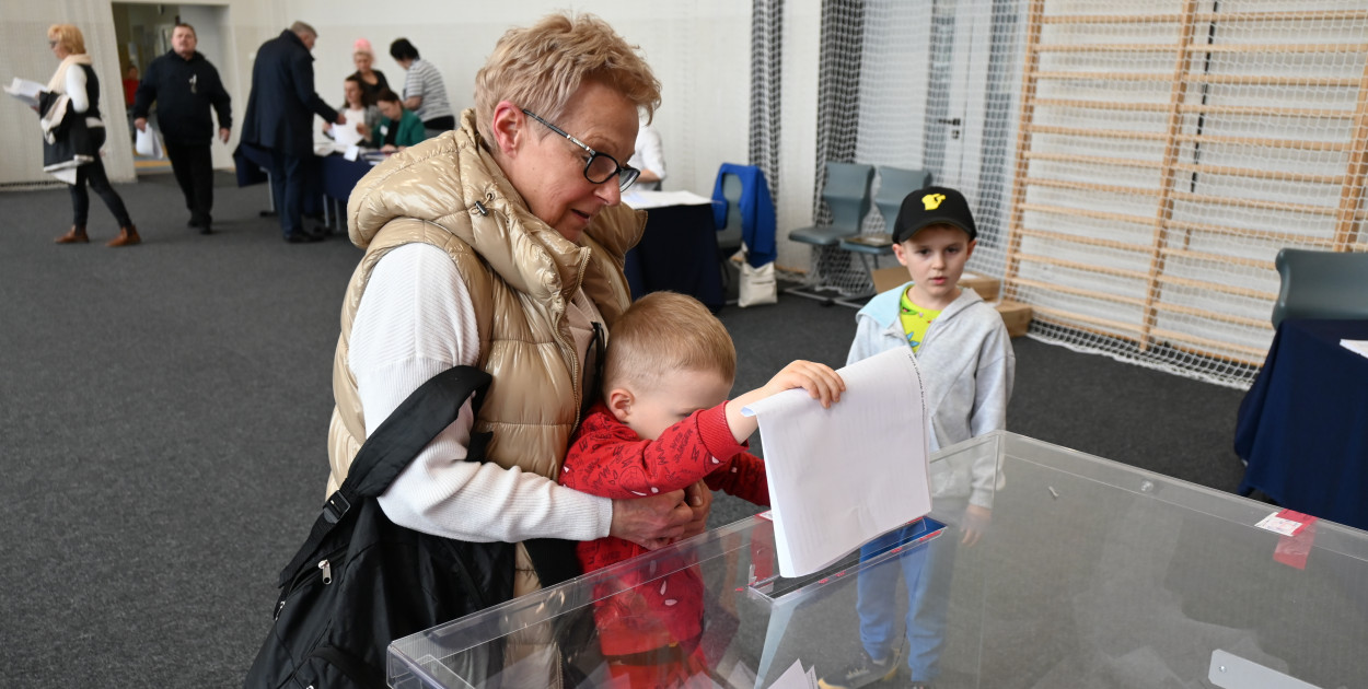 Wybory samorządowe. Dziś wybieramy wójtów, burmistrzów, radnych