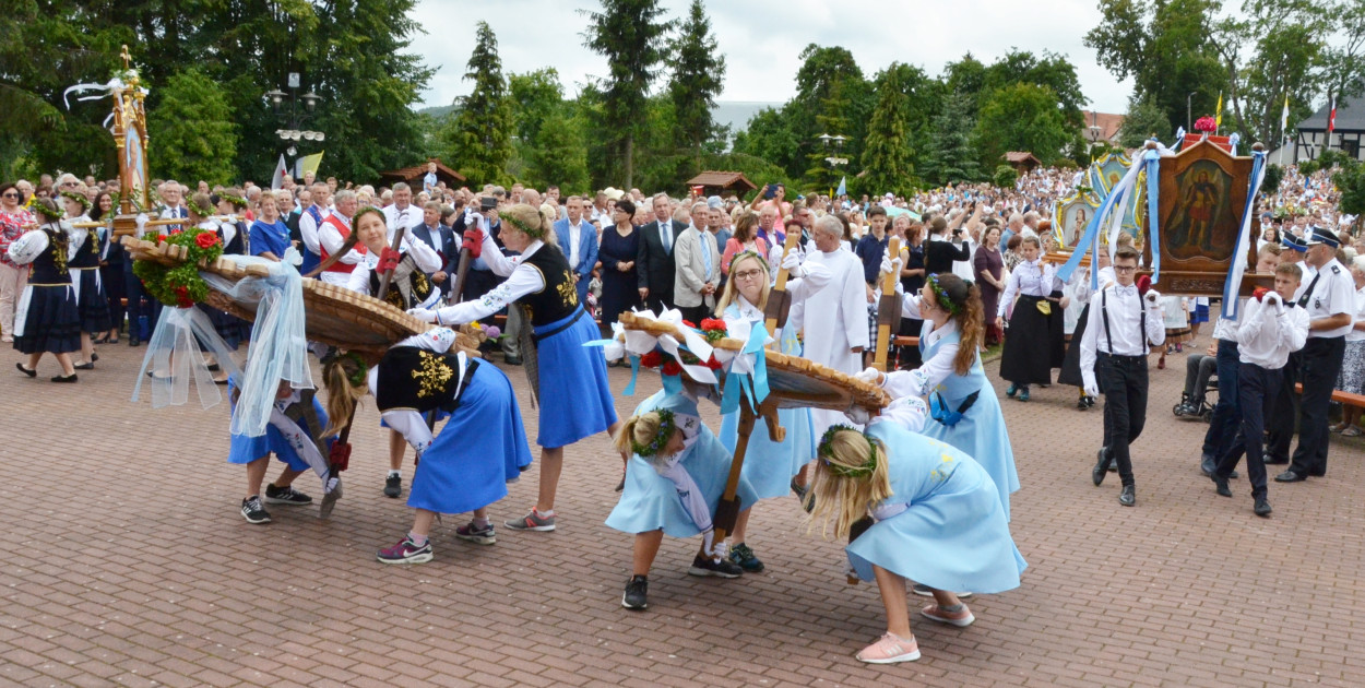 Kaszubski pokłon feretronów na ważnej liście. "Spektakularne zjawisko"