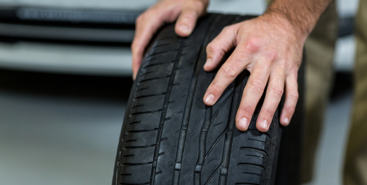 Policja sprawdza opony. Co może wyczytać z Twojego koła?