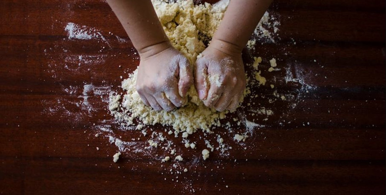 Czy mąka kokosowa sprawdzi się do pieczenia ciast? Dlaczego warto jej używać?