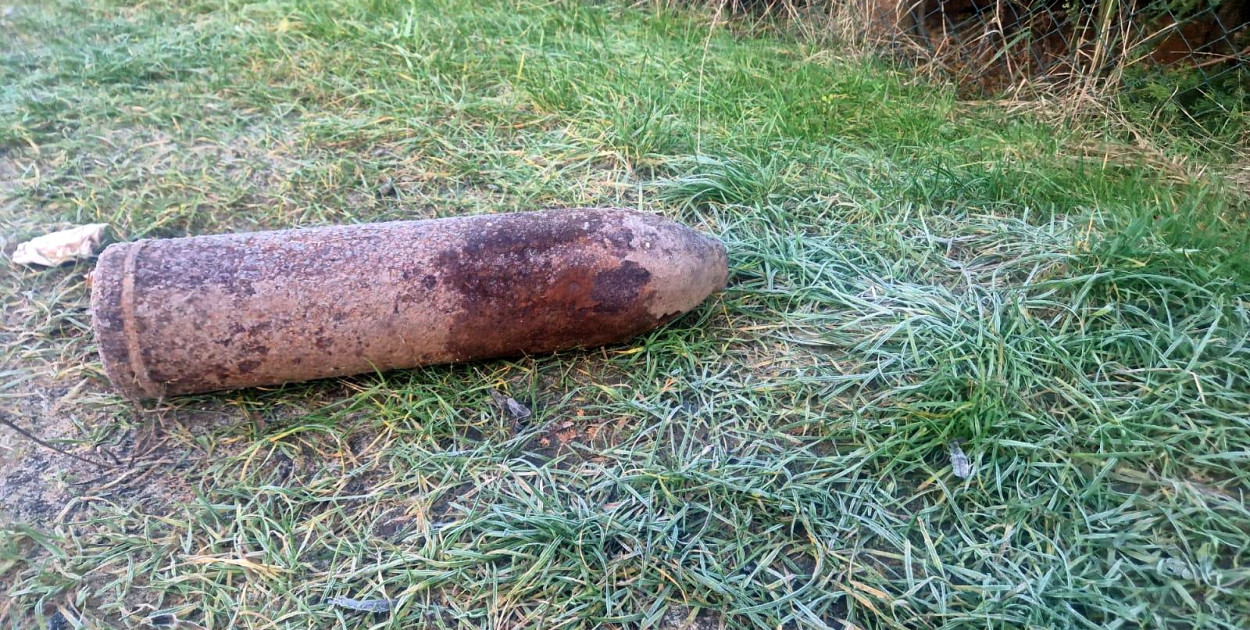 Banino. Oto co znaleziono przy płocie jednej z posesji