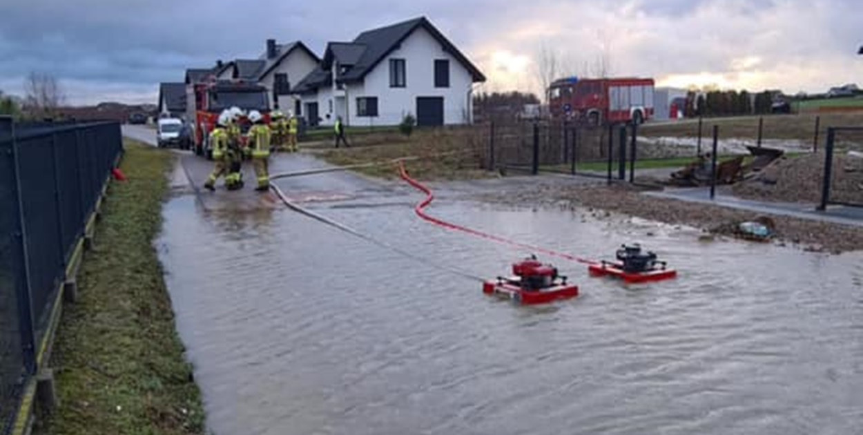 Mniej szkód spowodowanych wiatrem, ale były podtopienia