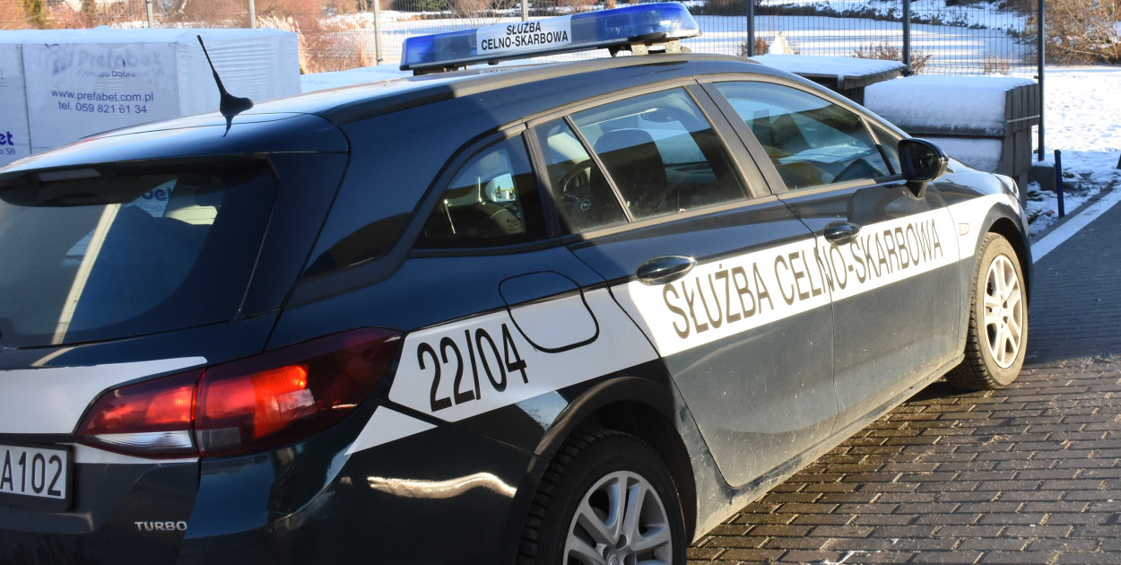 Funkcjonariusze urzędu skarbowego w Gdyni w gangu zajmującym się hazardem