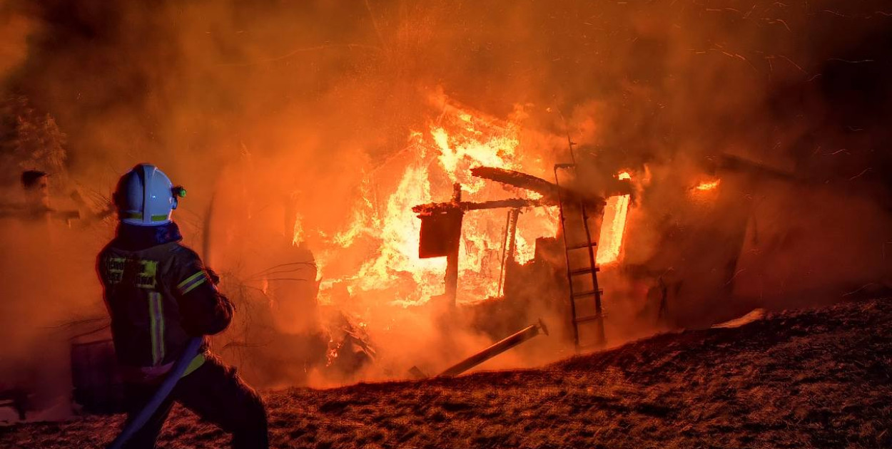 Miechucino. Doszczętnie spłonął drewniany domek letniskowy