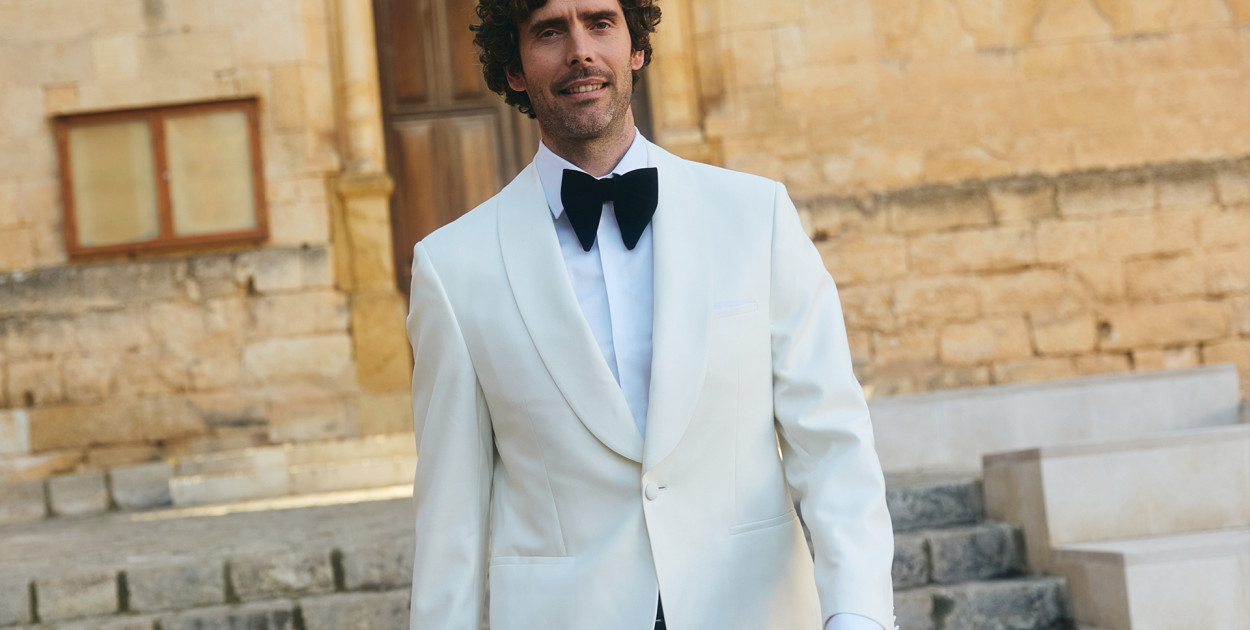 Przewodnik po tkaninach garniturowych: Wełna, len, bawełna – co wybrać?