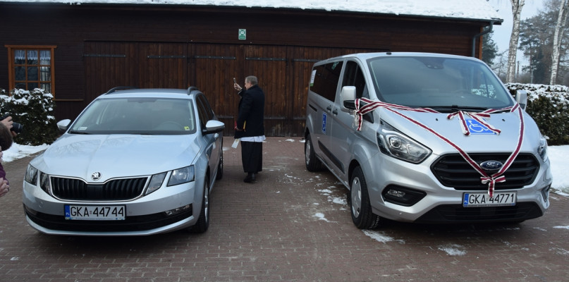 Nowe samochody dla DPS w Kobysewie i PCPRu w Kartuzach