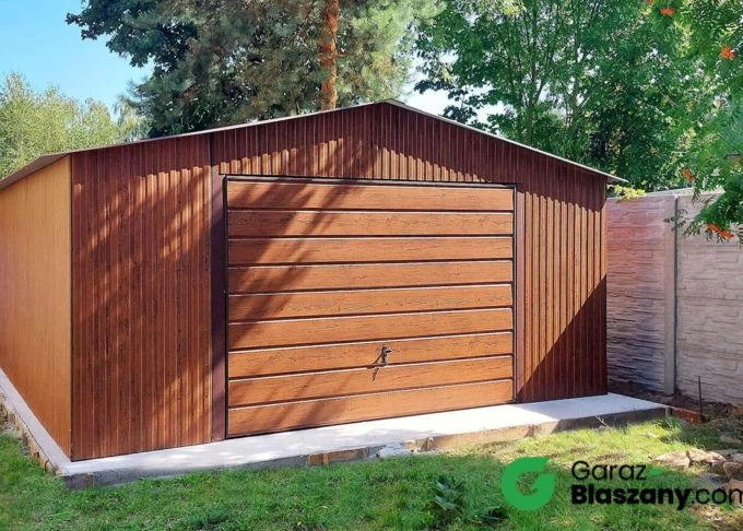 garaż blaszany