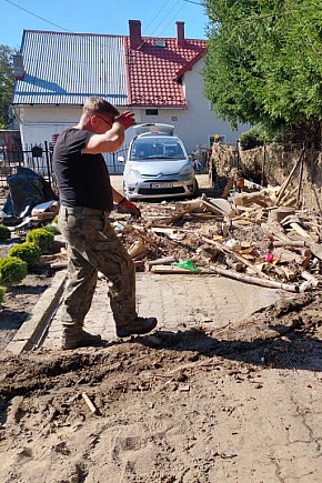 Krajobraz po powodzi i wielkie sprzątanie-29128