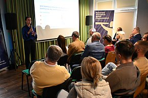 Spotkanie przedstawicieli NGO z wojewodą w Kartuzach-29811