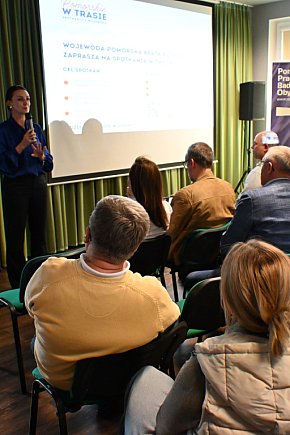 Spotkanie przedstawicieli NGO z wojewodą w Kartuzach-29811