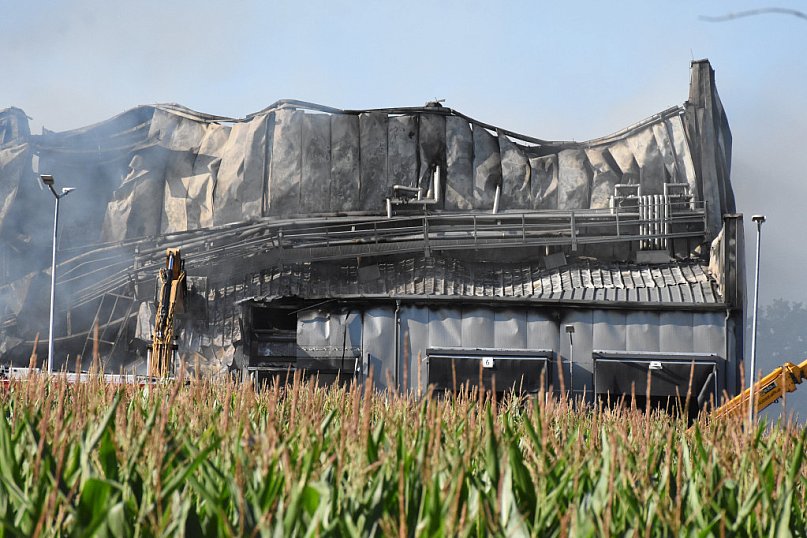 Skutki pożaru w Kawlach - trwa demontaż hali