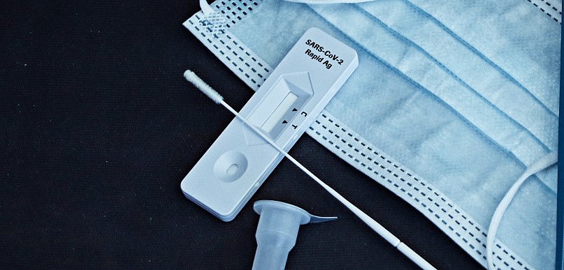 Nowe dane MZ. Podają liczbę osób ponownie zakażonych 