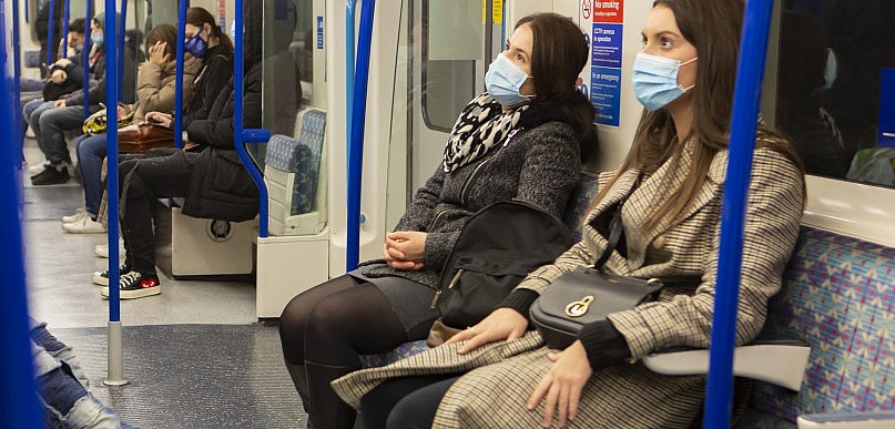 Większość obostrzeń zniesiona, zostaje obowiązek noszenia maseczek 