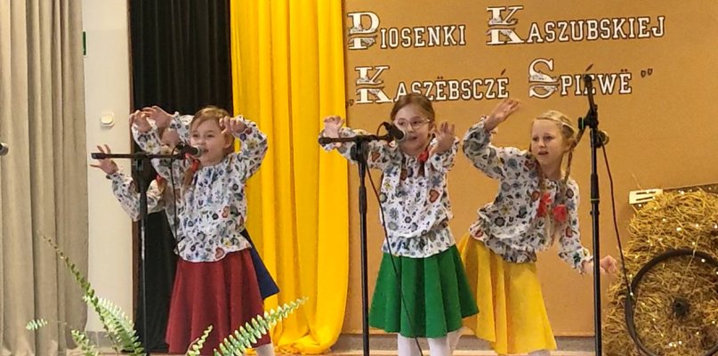 Sukces uczennic z Banina w konkursie piosenki kaszubskiej - 54379