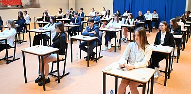 Trwają egzaminy ósmoklasisty. W kartuskiej "Jedynce" zdaje 74 uczniów-54864